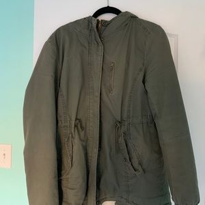 Green jacket parka with lines fur inside